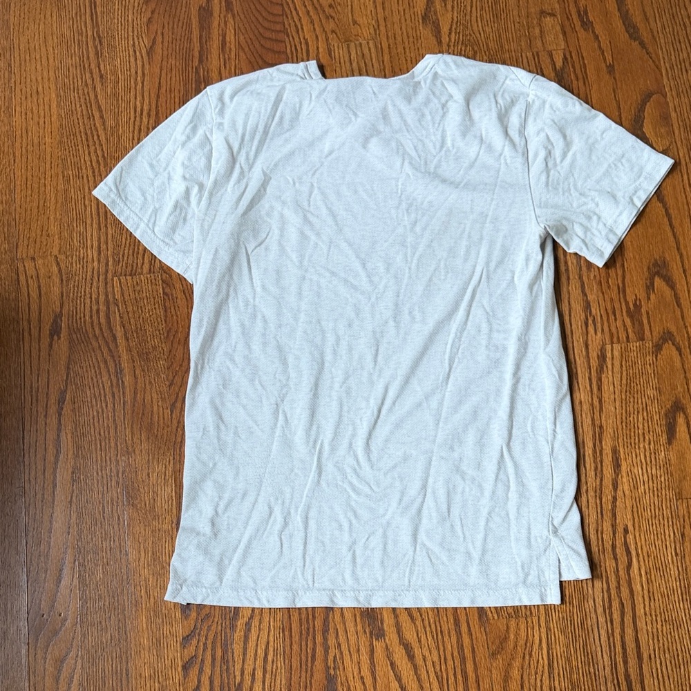 Nike Light Gray Short Sleeve Dri-FIT Tee with Black Swoosh🌿 - Picture 3 of 4